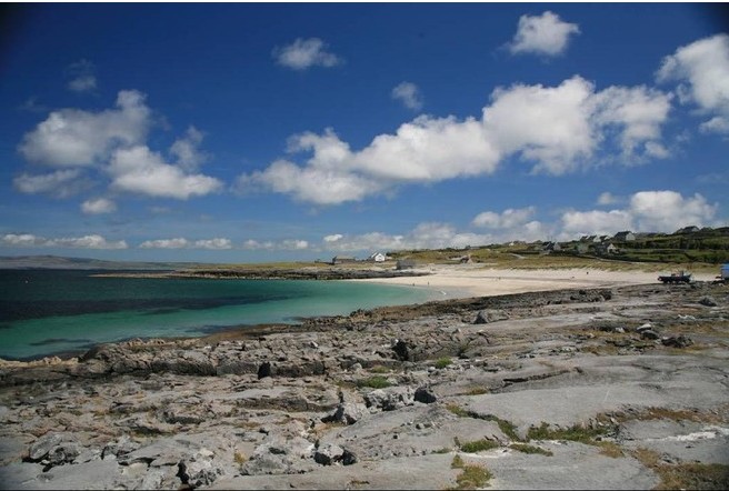 Inis Oírr beach. Discover the tradition, culture and heritage of Ireland’s Aran Islands with this complete guide.