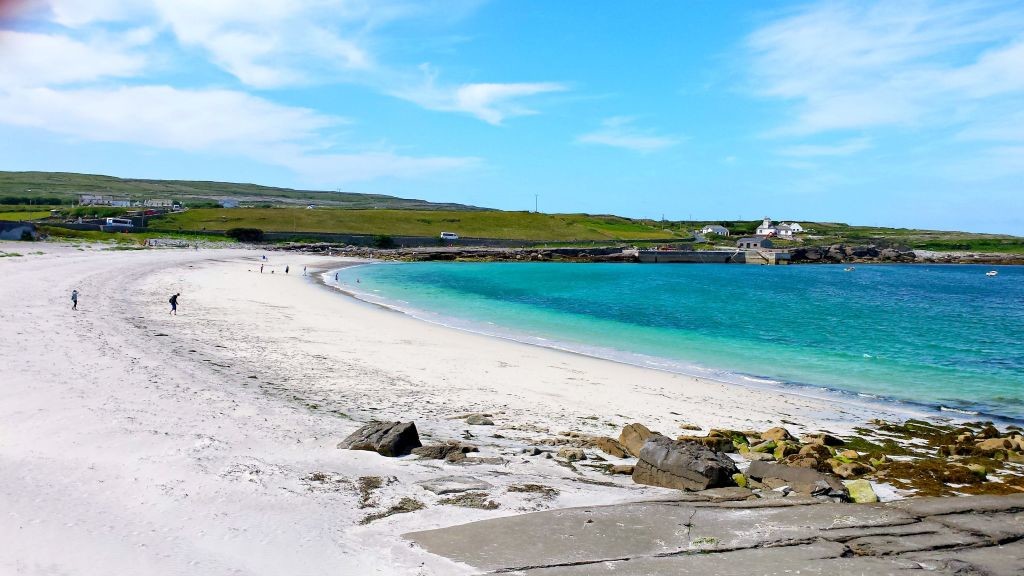 Kilmurvey Beach, Inis Mór. Discover the tradition, culture and heritage of Ireland’s Aran Islands with this complete guide.