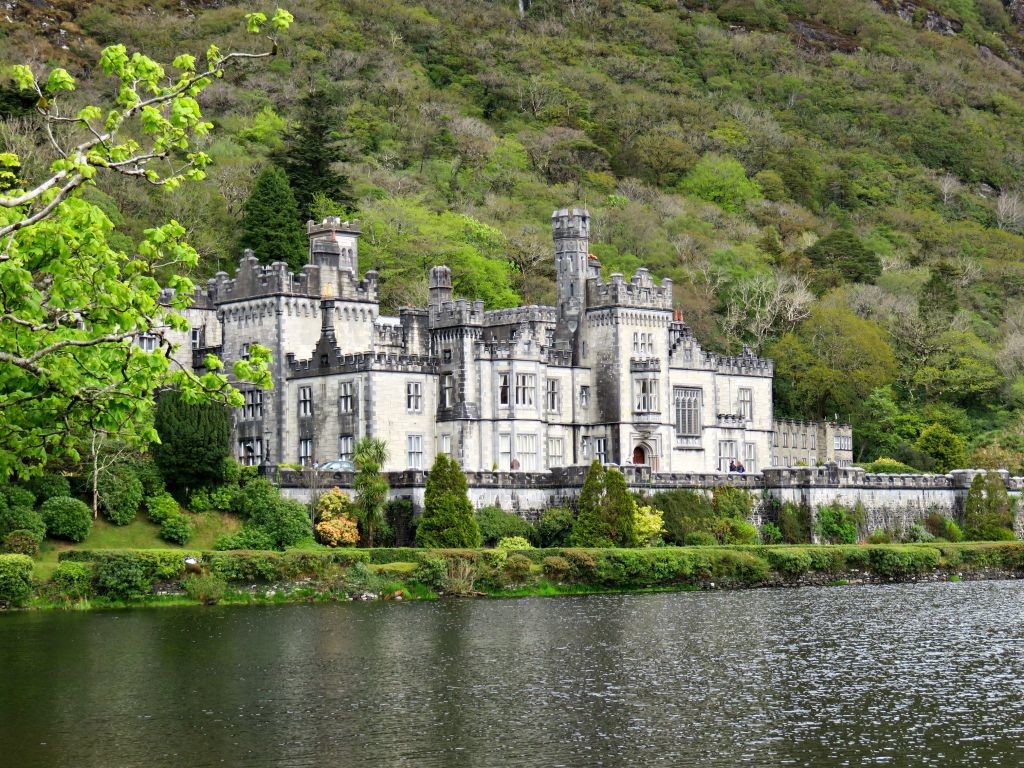 Kylemore Abbey & Victorian Garden | RELOCATING TO IRELAND